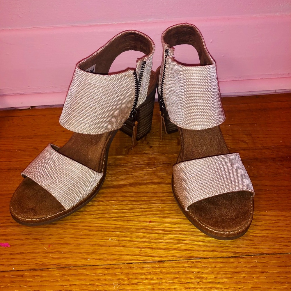 Toms Shoes Size 7.5 US - Picture 1 of 4
